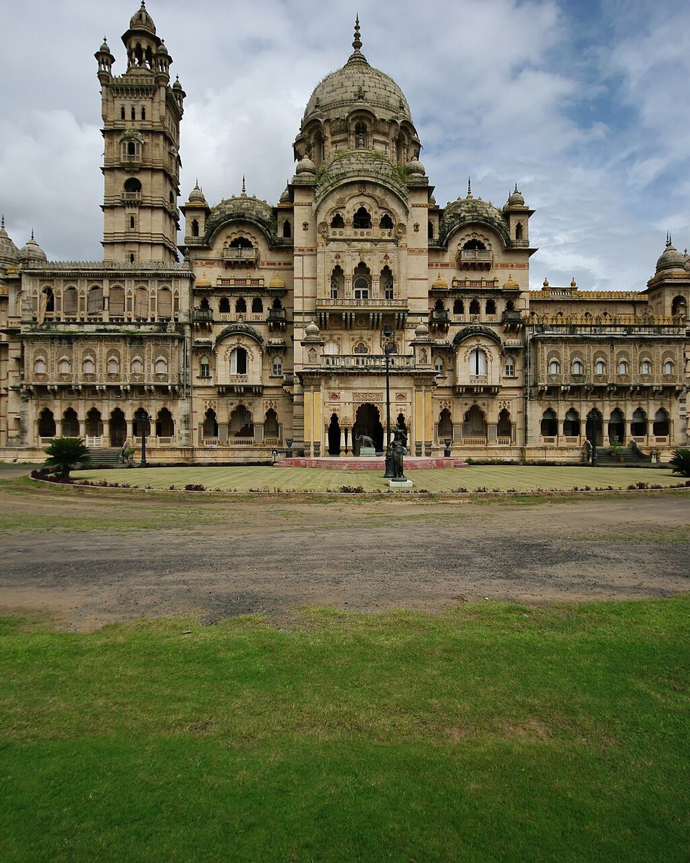 Laxmi Vilas Palace, Vadodara city sightseeing